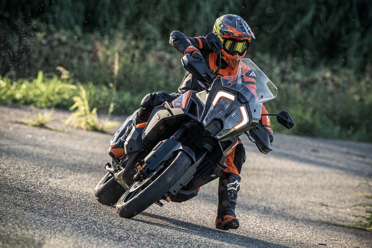 2024-KTM-1290-SUPER-ADVENTURE-Range