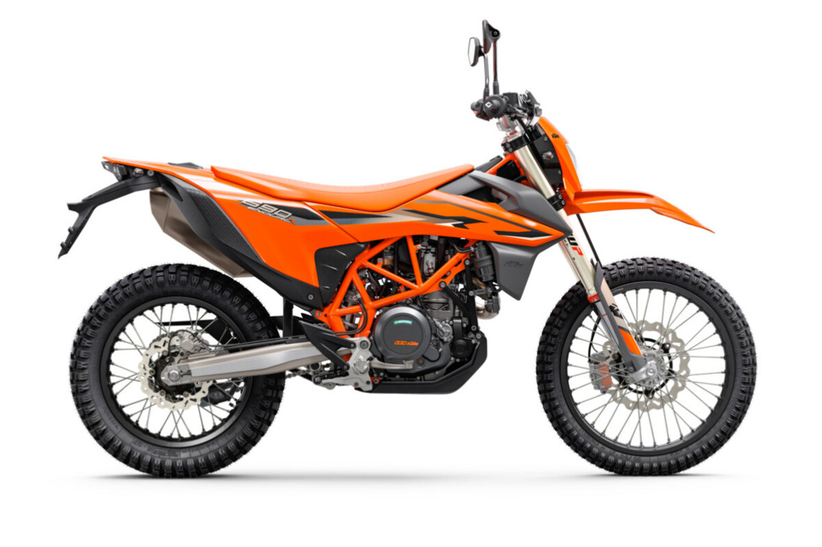 2025 ktm 690 enduro r static 1