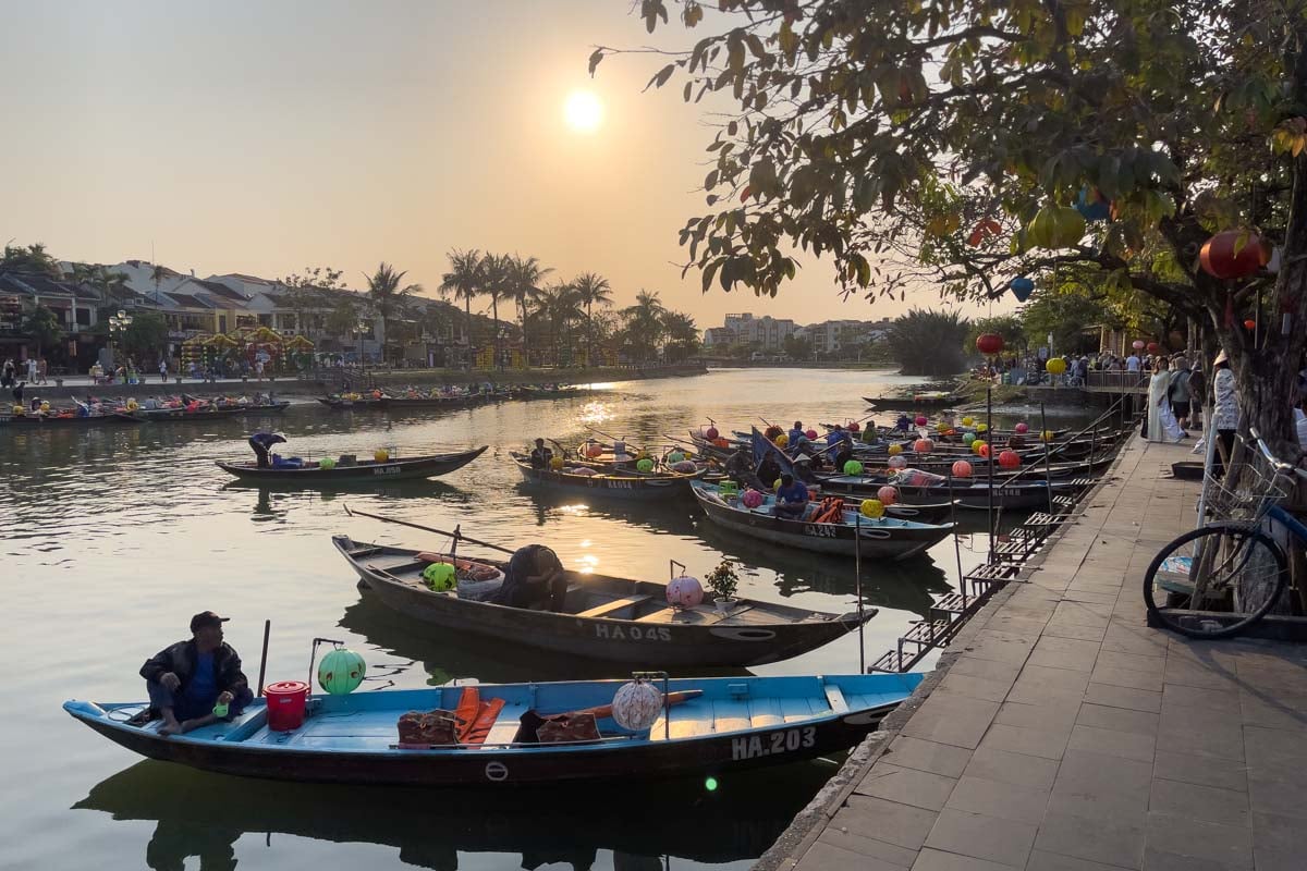 boats-hoi-an-vietnam-sunset