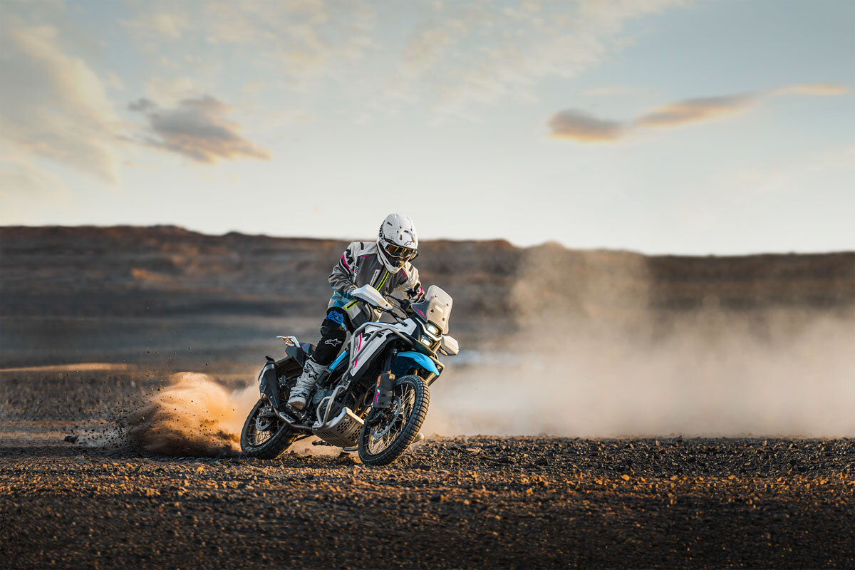 cfmoto-450-in-action-desert-style