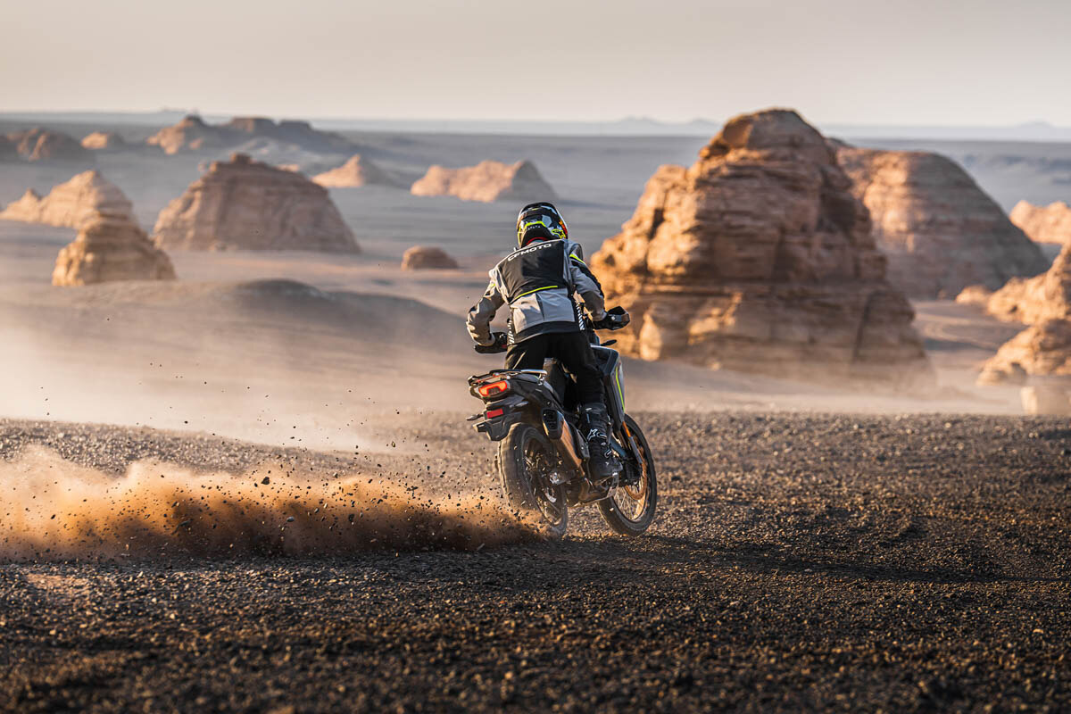 cfmoto-ibex-450-blazing-through-the-desert