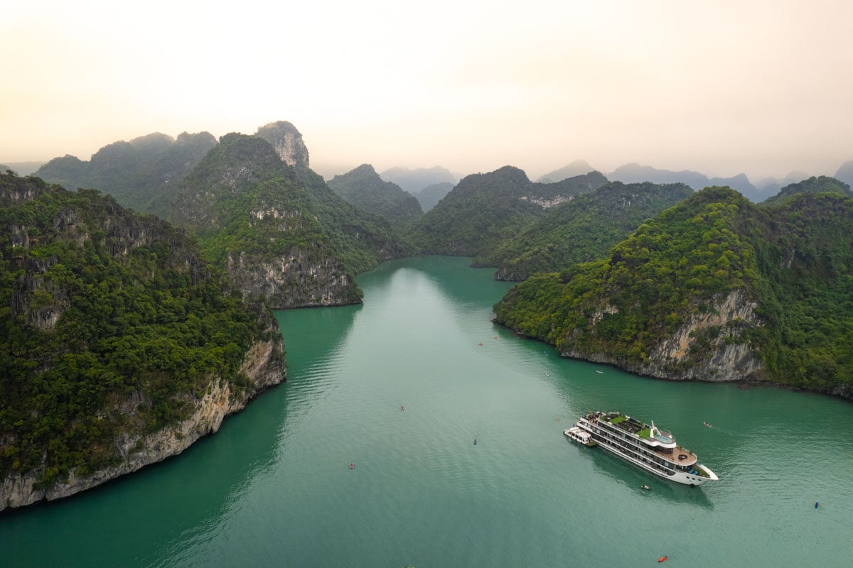 ha-long-bay-vietnam-sunset