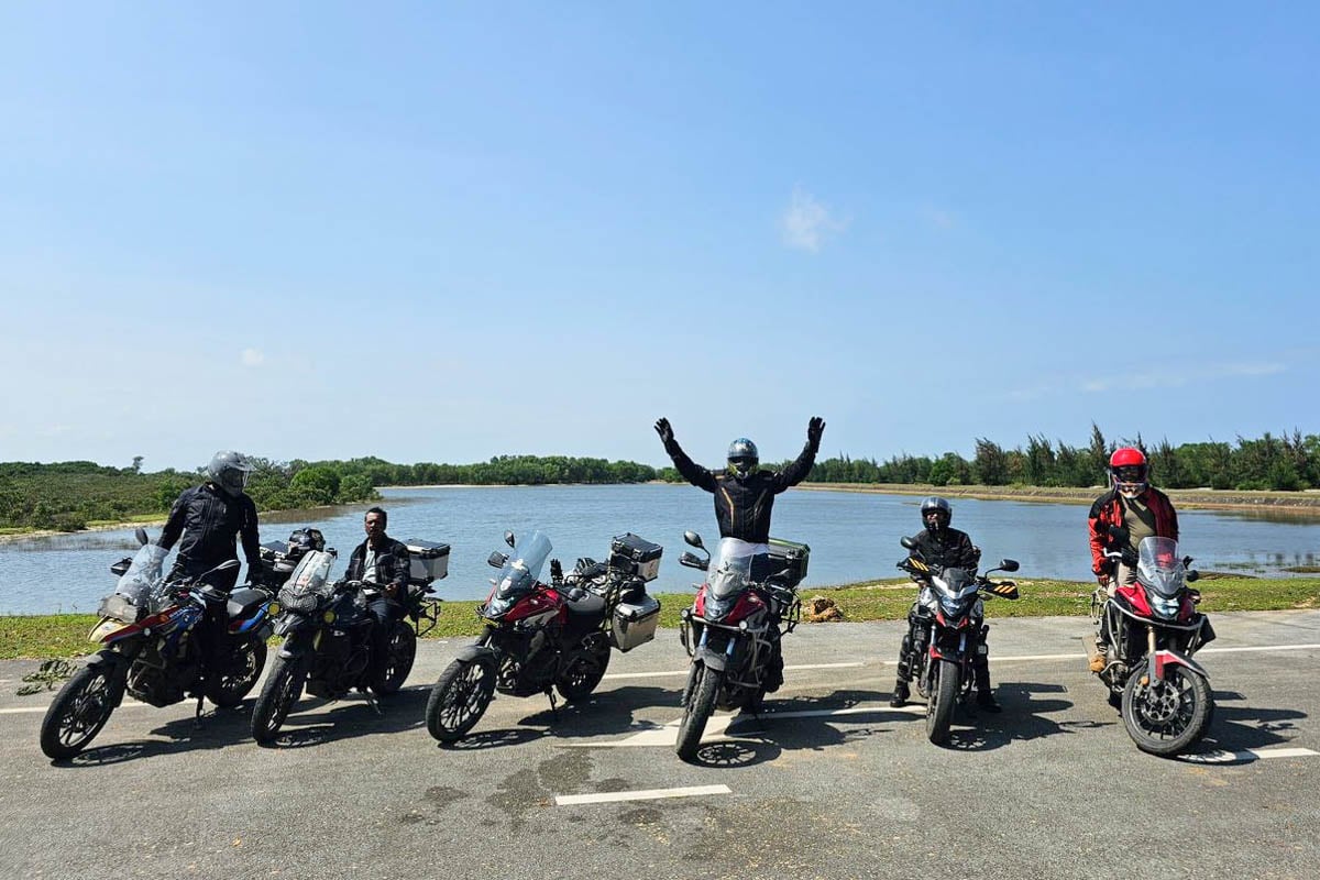 happy-riders-vietnam-pavement-motorcycle-tour-lake