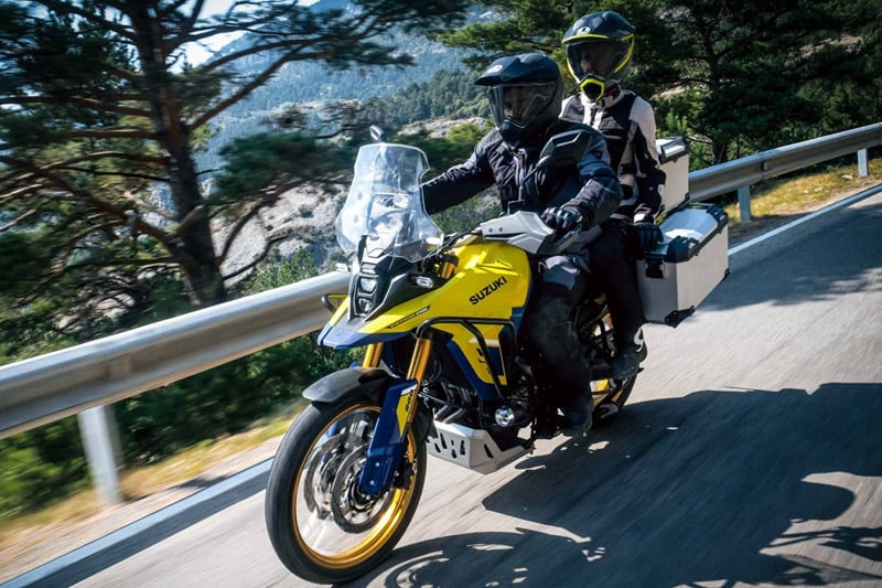 v-strom-800de-adventure-bike-with-pillion