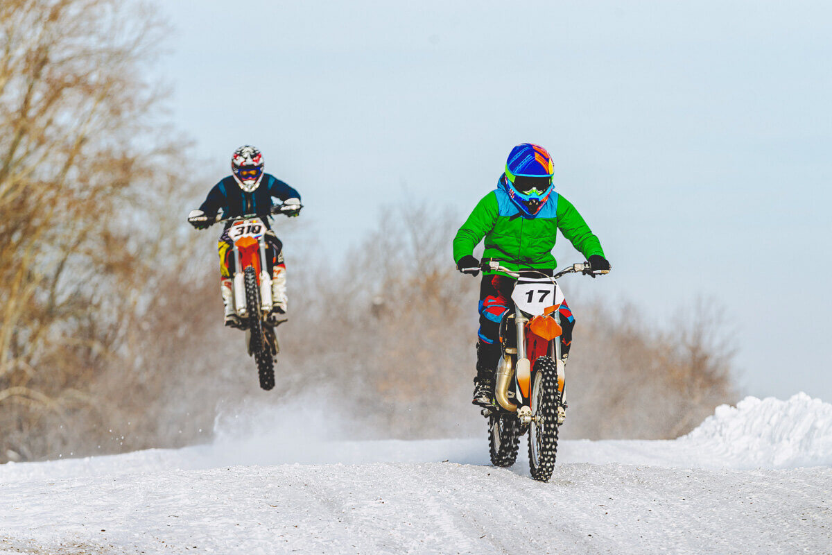 winter-dirtbike-riding