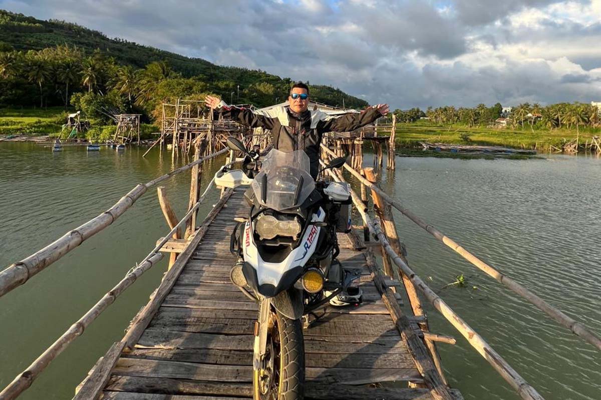 adv-motorcycle-bridge-vietnam-tour