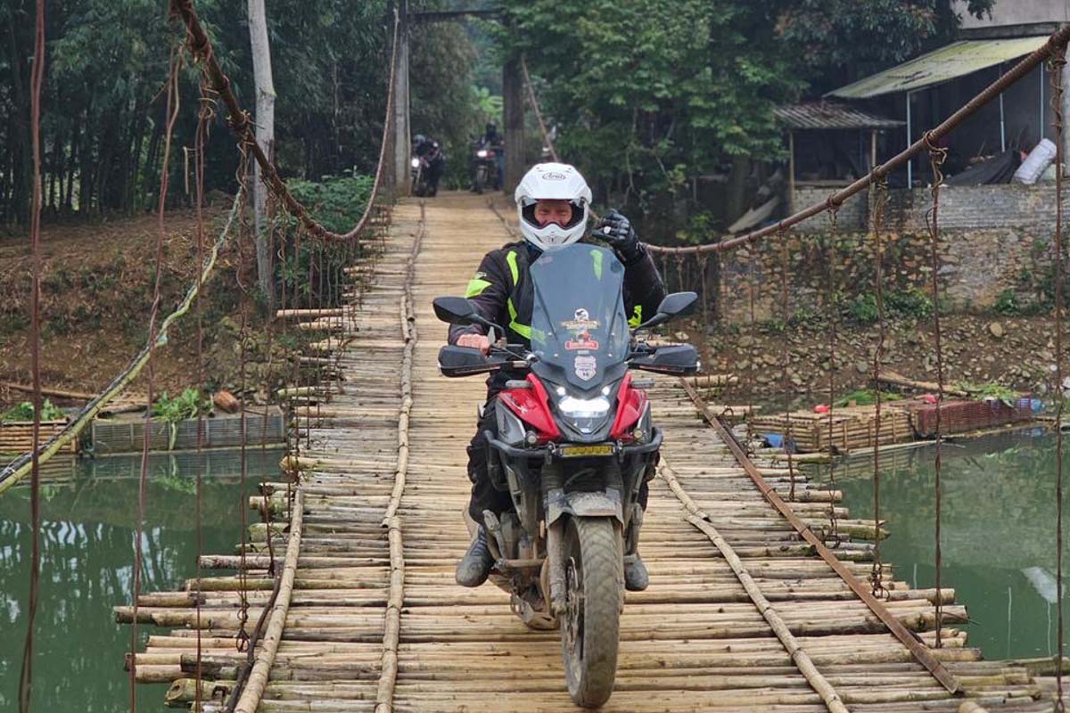 adv-motorcycle-crossing-bridge-veitnam-motorcycle-tour