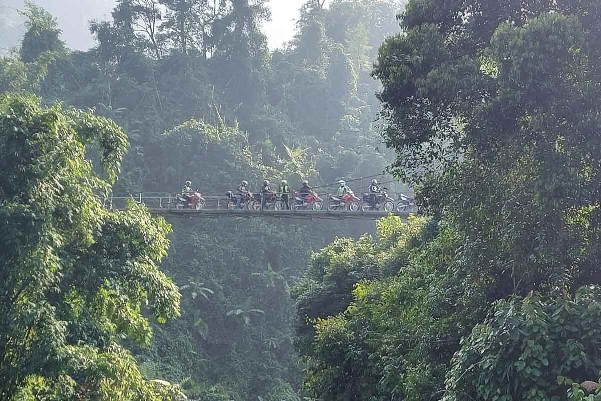 crossing-high-bridge-by-motorcycle-vietnam-1