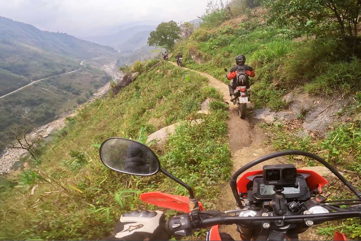 riding-single-track-high-in-the-mountains-vietnam