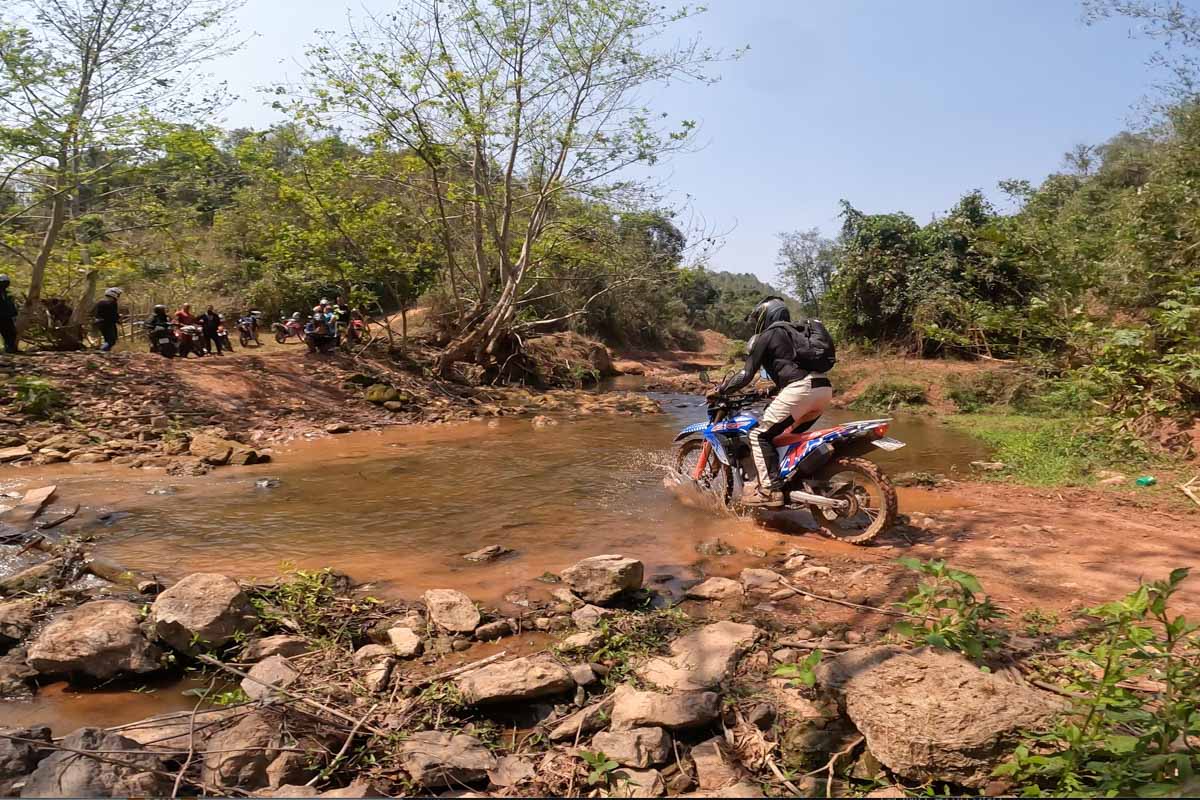 river-crossing-vietnam-dermot-1